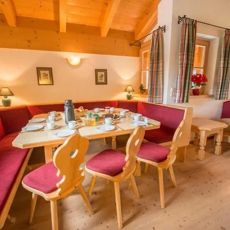 Schoeneben Drei Sonnen Wald im Pinzgau